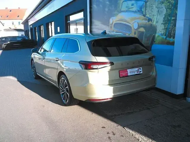 Gebraucht Skoda Superb LAURIN & KLEMENT 204 PS (150 kW) 2025 Gelb Kombi