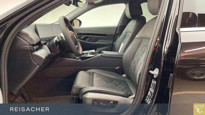 Gebraucht BMW 520 197 PS (144 kW) 2024 Saphirschwarz metallic Limousine