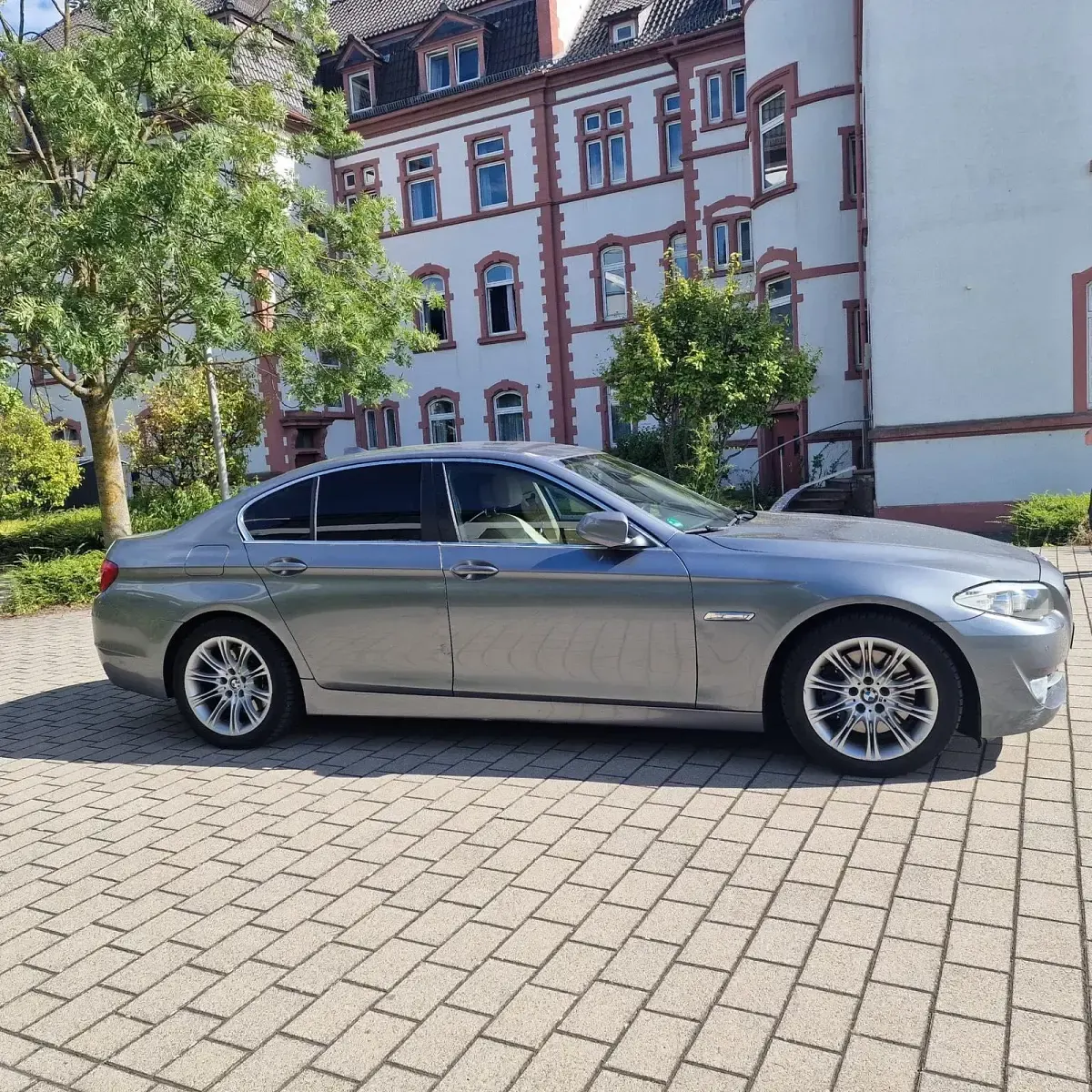Gebraucht BMW 530 245 PS (180 kW) 2010 Braun Limousine