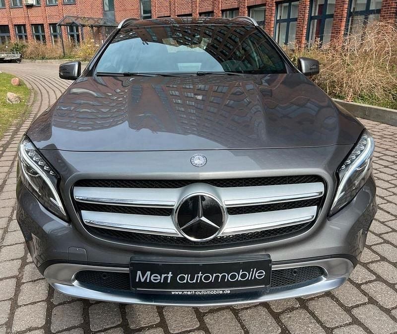 Gebraucht Mercedes GLA250 211 PS (155 kW) 2016 Mountaingrau (metallic) SUV