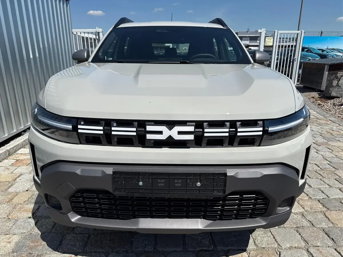 Neu Dacia Duster Expression 140 PS (102 kW) 2026 Sandstonebeige metallic SUV