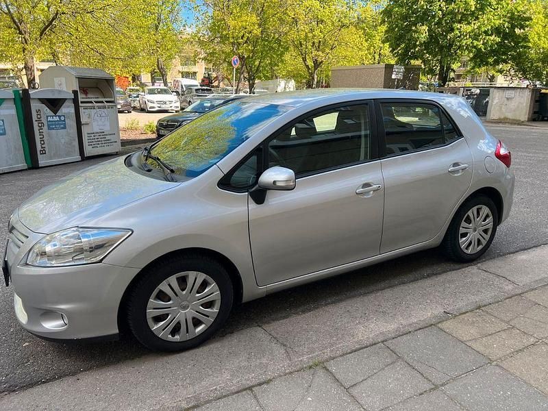 Gebraucht Toyota Auris 99 PS (72 kW) 2011 Grau Kleinwagen