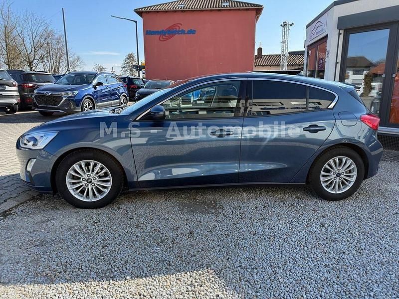 Gebraucht Ford Focus Titanium 125 PS (91 kW) 2018 Chromablau metallic Limousine