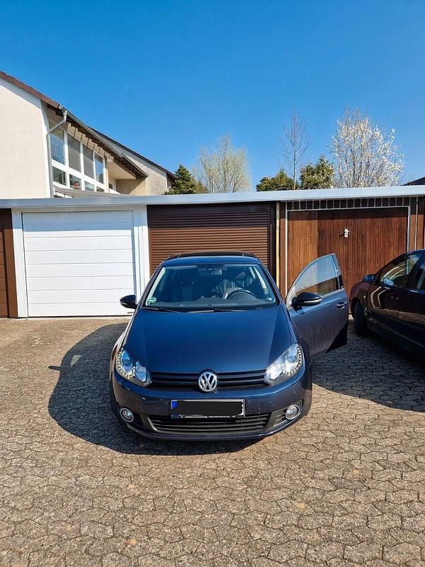 Gebraucht VW Golf VII Match 105 PS (77 kW) 2012 Blau Limousine