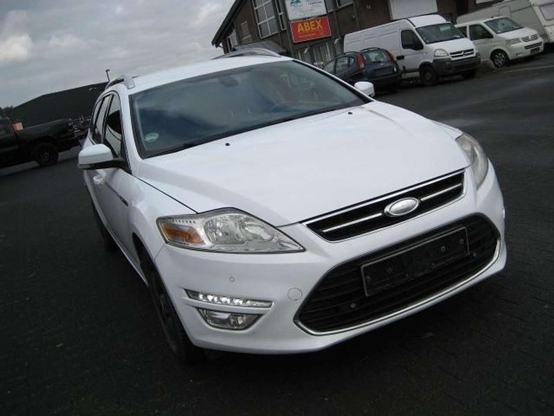 Gebraucht Ford Mondeo Titanium 163 PS (119 kW) 2010 Frostweiß Kombi