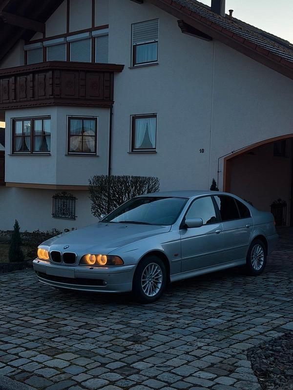 Silber Gebraucht 2001 BMW 520 Shadowline Limousine | 4.999 € (Guter Preis) - Bild 1/4