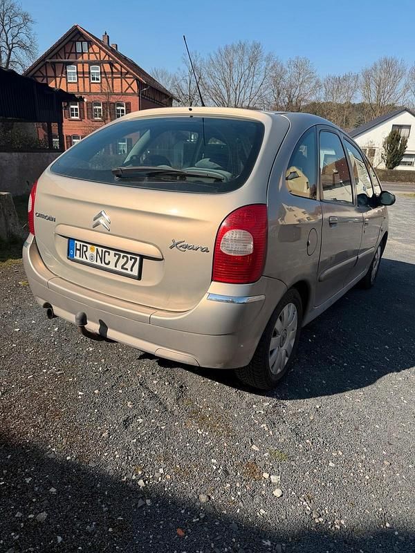 Gebraucht Citroën Xsara 110 PS (80 kW) 2004 Gold Van / Kleinbus