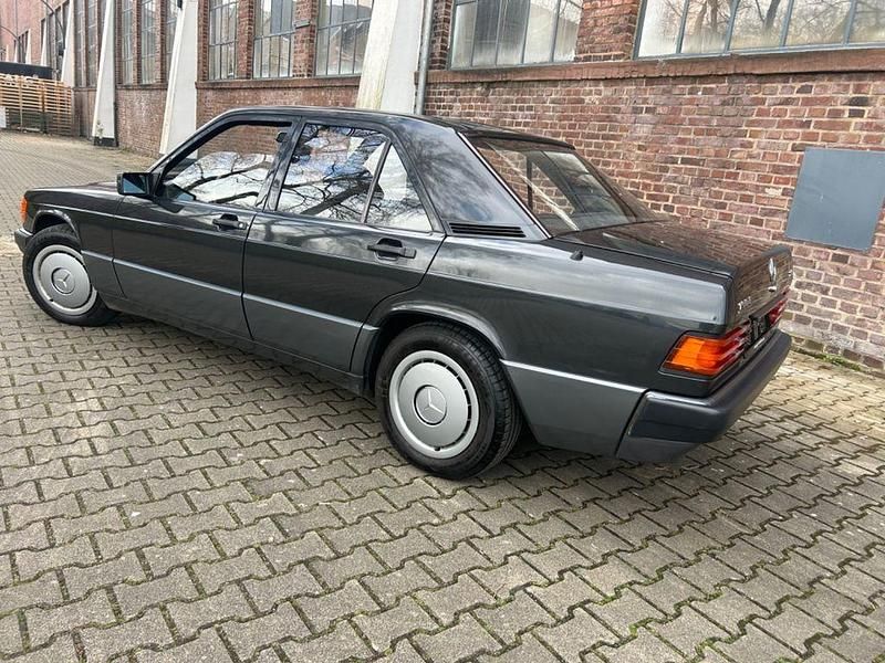 Gebraucht Mercedes 190 122 PS (89 kW) 1992 Schwarz Limousine