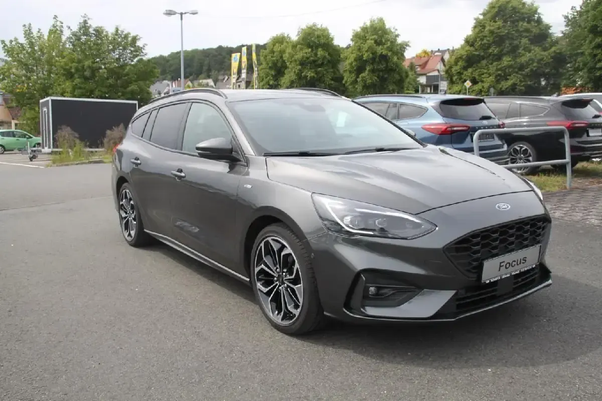 Gebraucht Ford Focus ST-Line 182 PS (133 kW) 2020 Grau Kombi