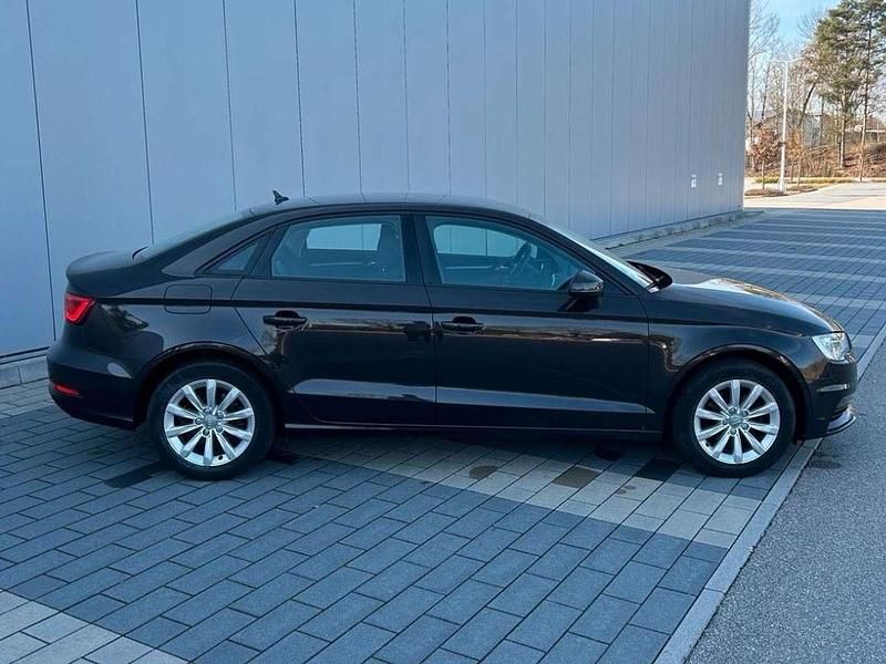 Gebraucht Audi A3 Design 125 PS (91 kW) 2015 Braun Limousine