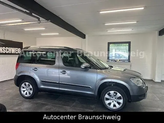Gebraucht Skoda Yeti Active 122 PS (89 kW) 2013 Grau SUV