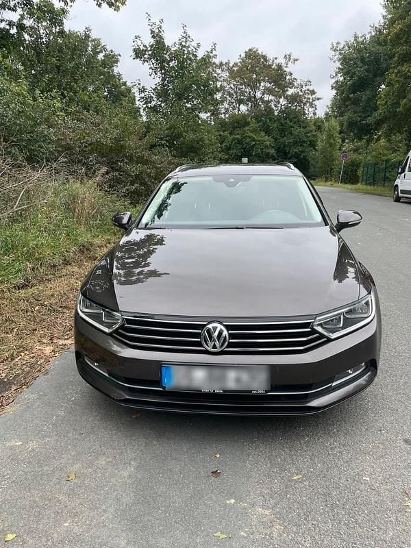 Braun Gebraucht 2016 VW Passat Kombi | 10.699 € (Superpreis) - Bild 1/4