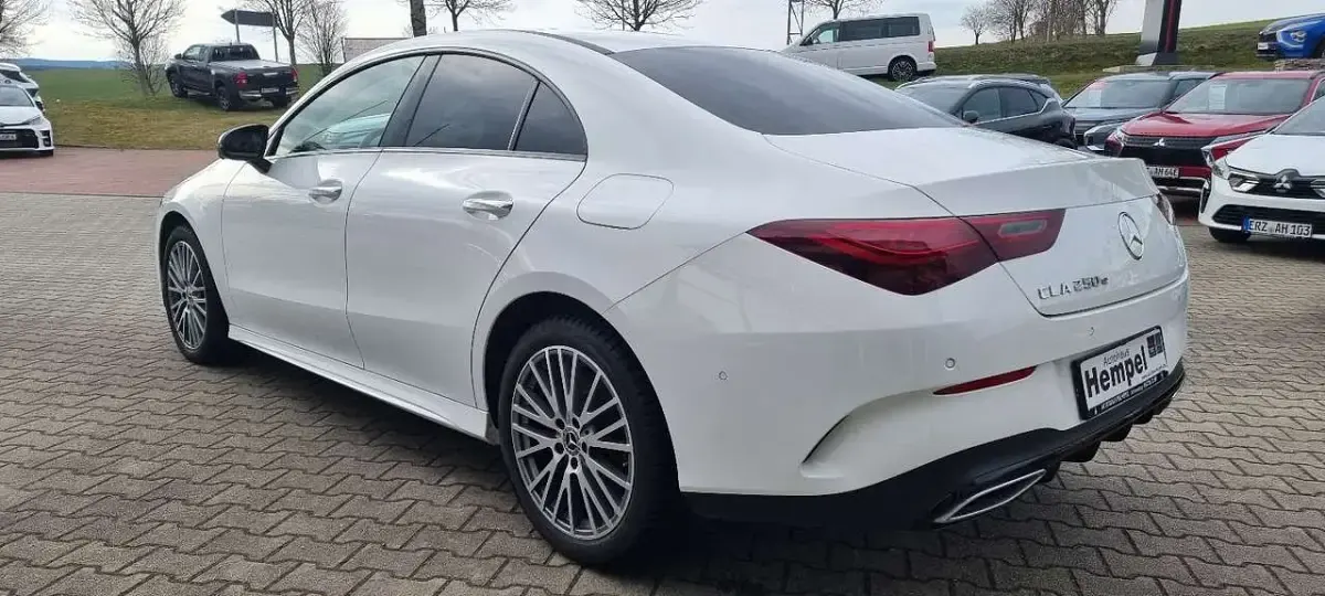 Gebraucht Mercedes CLA250 AMG line 218 PS (160 kW) 2024 Weiß Coupé
