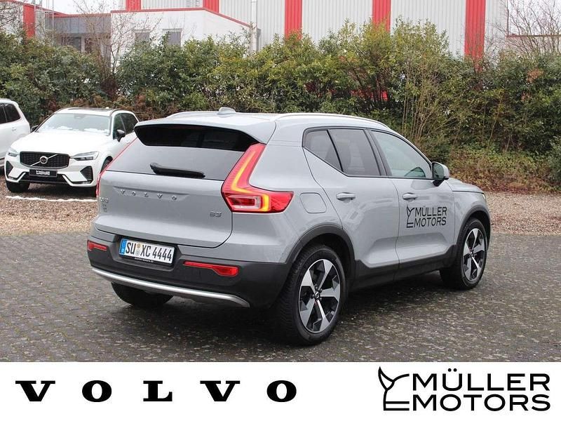 Gebraucht Volvo XC40 Core 163 PS (119 kW) 2024 Vapour grey / metallic SUV
