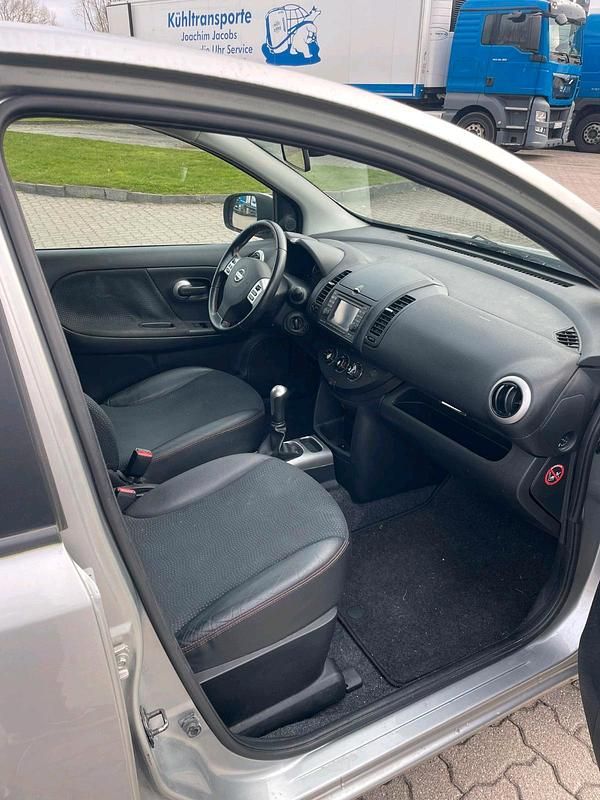 Gebraucht Nissan Note 70 PS (51 kW) 2009 Silber Kleinwagen