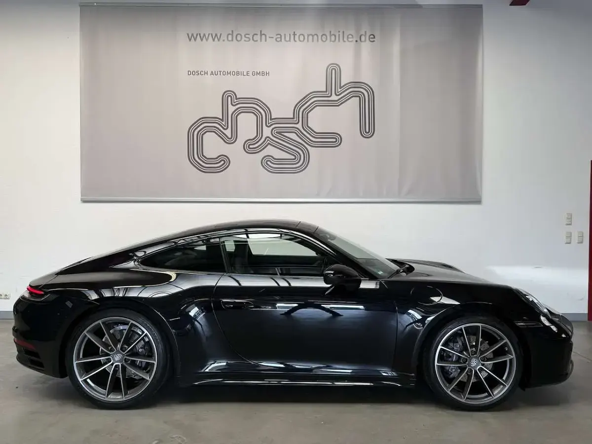 Gebraucht Porsche 911 Carrera 4 385 PS (283 kW) 2020 Tiefschwarz Coupé