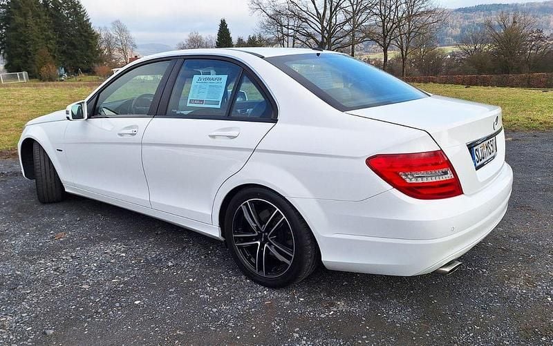 Gebraucht Mercedes C220 Edition 170 PS (125 kW) 2014 Weiß Limousine