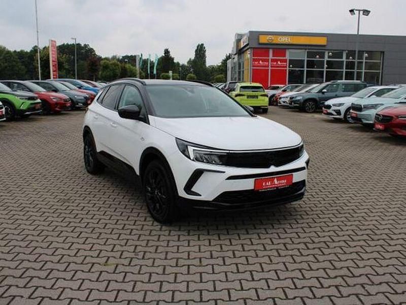 Jade weiss/arktis weiss Gebraucht 2022 Opel Grandland X SUV | 22.990 € (Guter Preis) - Bild 1/4