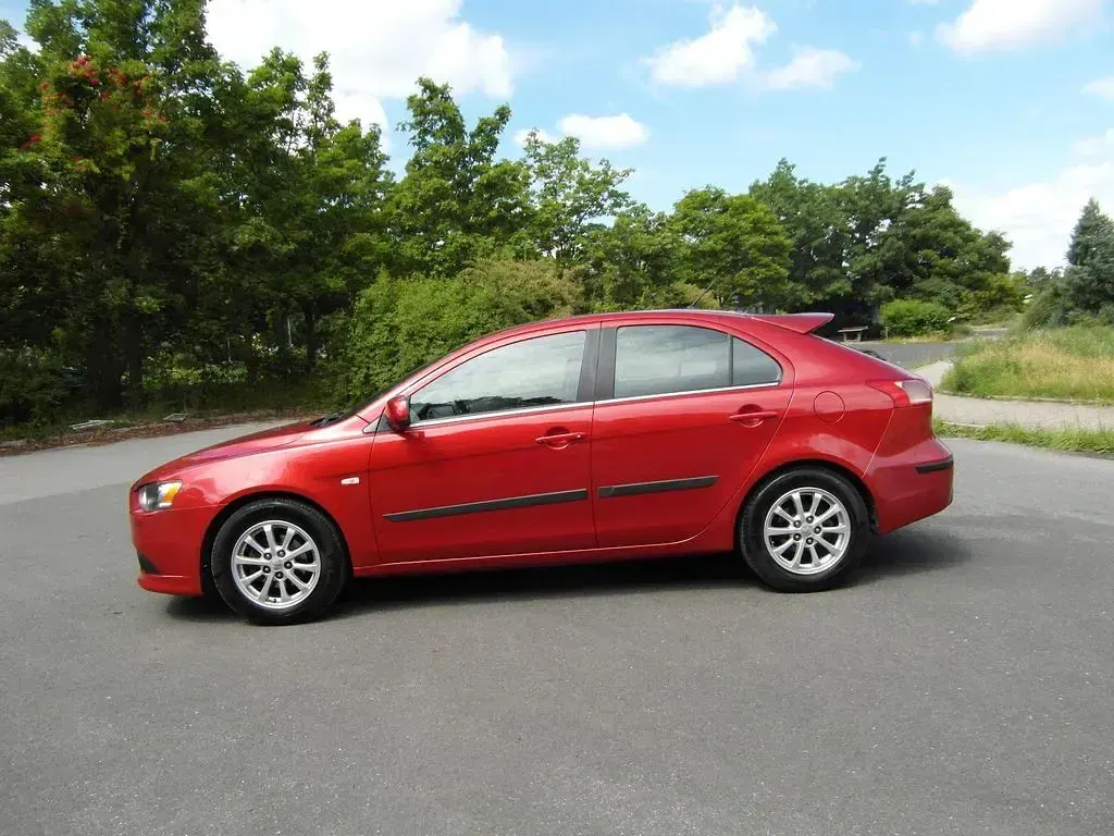 Gebraucht Mitsubishi Lancer Sportback 117 PS (86 kW) 2012 Rot Limousine