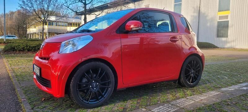 Rot Gebraucht 2011 Toyota iQ Kleinwagen | 6.900 € (Fairer Preis) - Bild 1/4