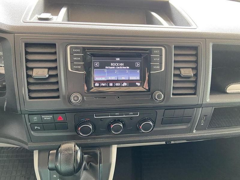 Gebraucht VW Transporter 150 PS (110 kW) 2018 Grau Van