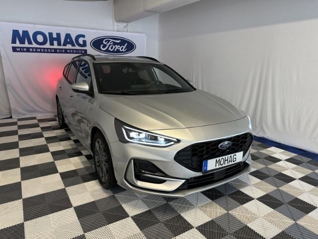 Silber Gebraucht 2023 Ford Focus ST-Line Kombi | 21.490 € (Superpreis) - Bild 1/4