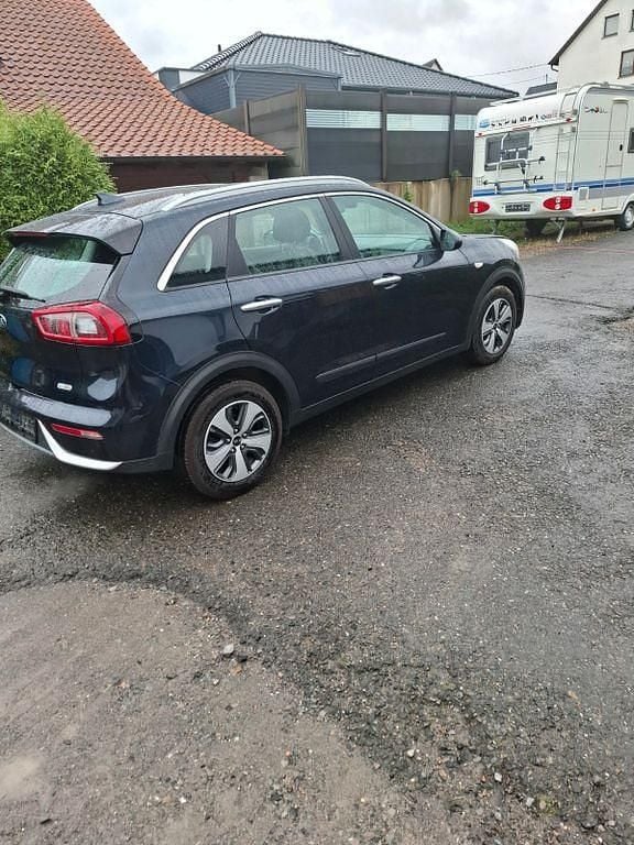 Blau Gebraucht 2017 Kia Niro Vision SUV | 12.500 € (Guter Preis) - Bild 1/4