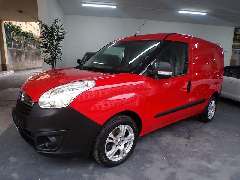 Gebraucht Opel Combo 95 PS (69 kW) 2017 Rot Van / Kleinbus