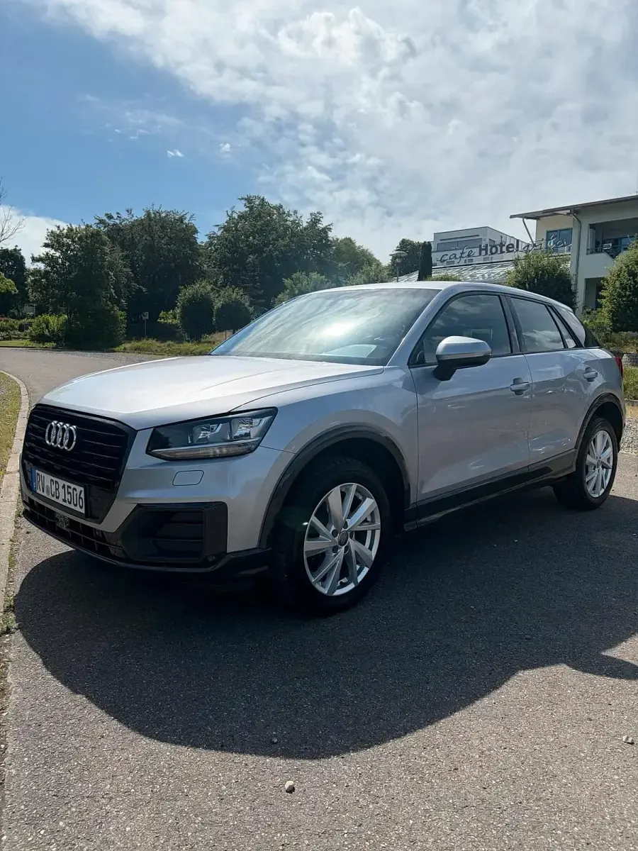 Gebraucht Audi Q2 Design 150 PS (110 kW) 2020 Silber SUV