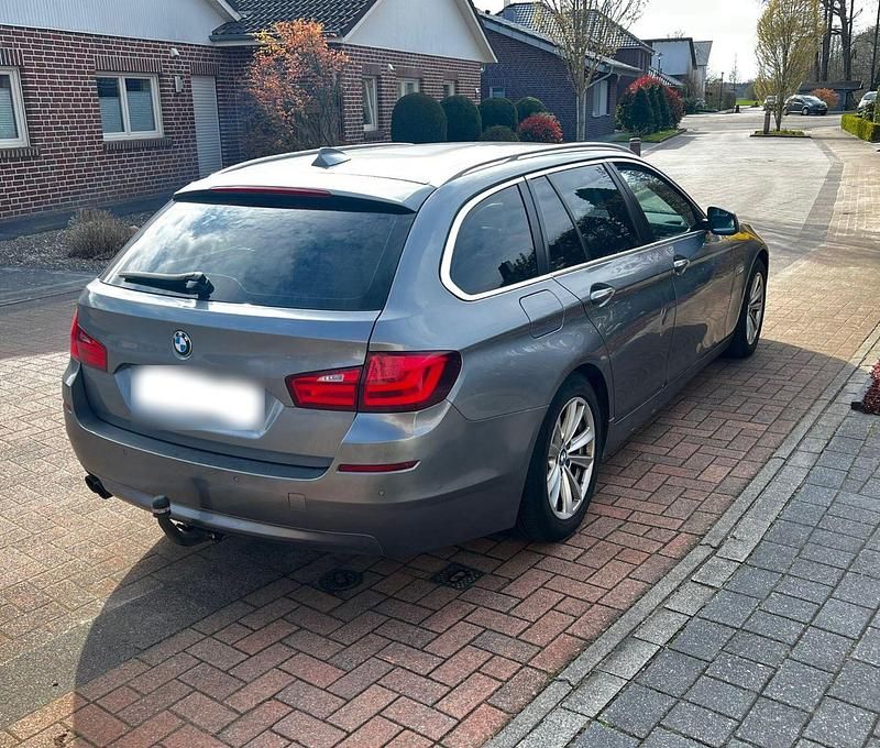 Gebraucht BMW 520 Sport Line 184 PS (135 kW) 2012 Grau Kombi