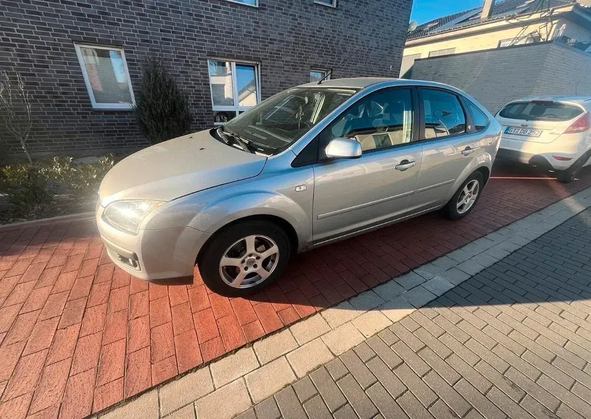 Brugt Ford Focus 101 HK (74 kW) 2005 Grå Stationcar