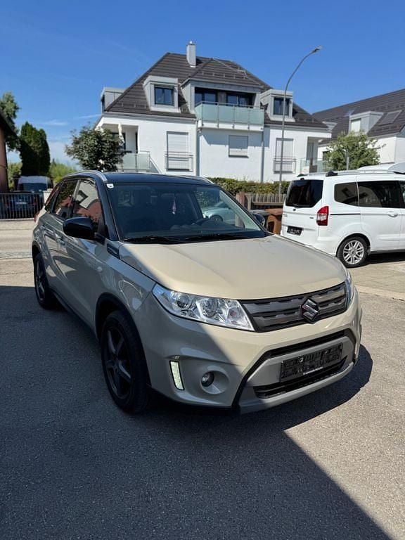 Braun Gebraucht 2018 Suzuki Vitara Club SUV | 15.900 € (Fairer Preis) - Bild 1/4