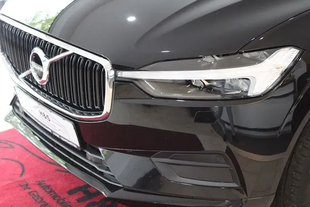 Gebraucht Volvo XC60 Momentum 197 PS (144 kW) 2021 Onyx black / SUV