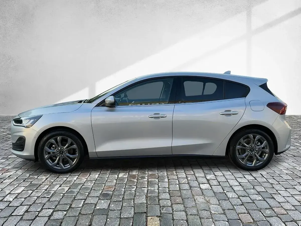 Usado Ford Focus Titanium 155 CV (114 kW) 2024 Plateado Berlina