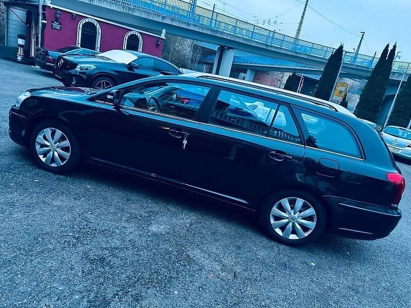 Gebraucht Toyota Avensis 129 PS (94 kW) 2008 Schwarz Kombi