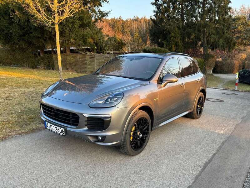Grau Gebraucht 2017 Porsche Cayenne Platinum Edition SUV | 28.999 € (Guter Preis) - Bild 1/4