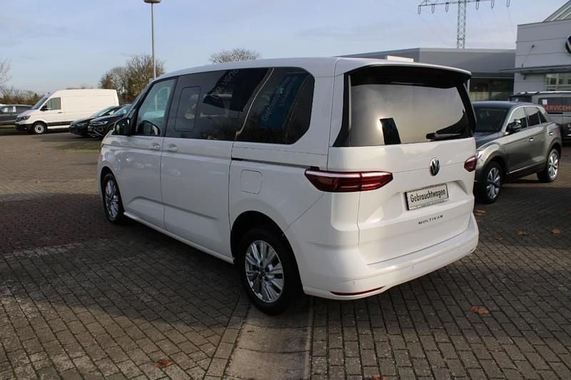 Gebraucht VW Multivan Basis 150 PS (110 kW) 2022 Weiß Van / Kleinbus