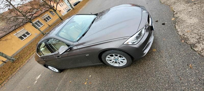 Gebraucht BMW 318 132 PS (97 kW) 2014 Andere farben Limousine