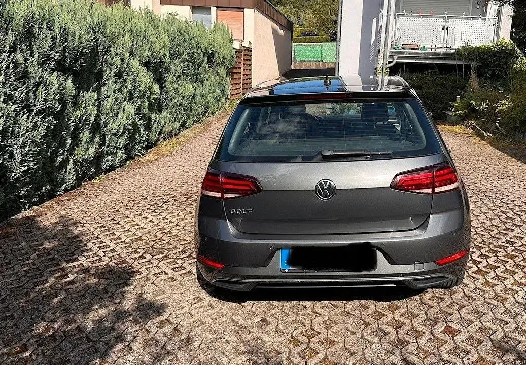 Gebraucht VW Golf VII Comfortline 125 PS (91 kW) 2018 Grau Limousine
