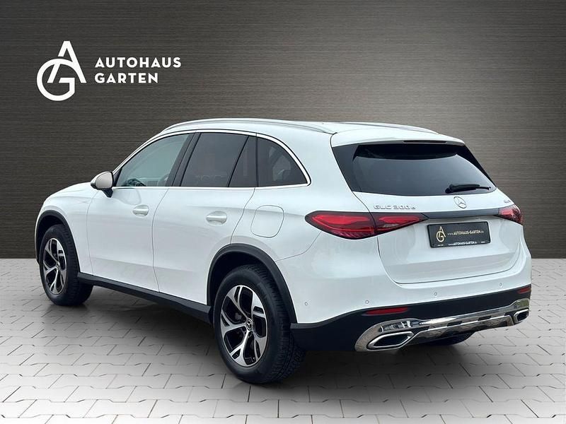Gebraucht Mercedes GLC300e Avantgarde 204 PS (150 kW) 2023 Weiß SUV