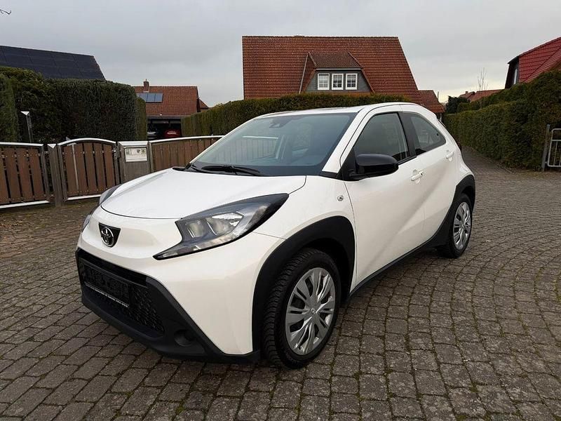 Weiß Gebraucht 2022 Toyota Aygo Kleinwagen | 10.700 € (Guter Preis) - Bild 1/4