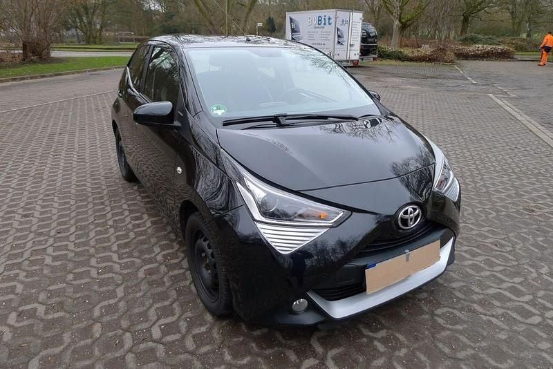 Gebraucht Toyota Aygo X-play 72 PS (52 kW) 2019 Schwarz Kleinwagen