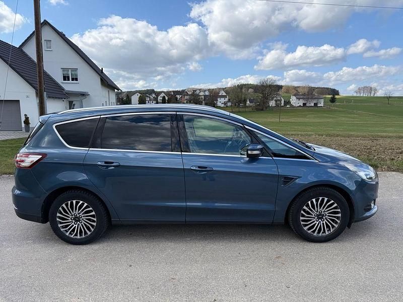 Gebraucht Ford S-MAX Titanium 150 PS (110 kW) 2018 Chrome blue Van / Kleinbus