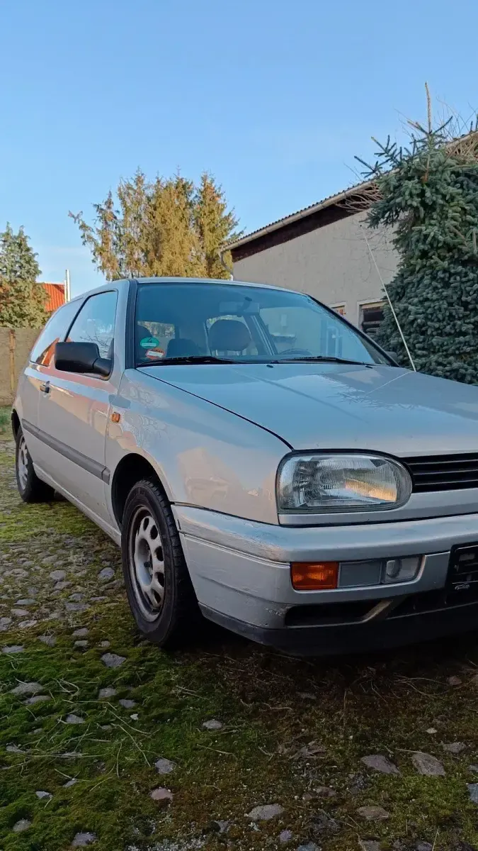Gebraucht VW Golf III 75 PS (55 kW) 1996 Silber Kleinwagen