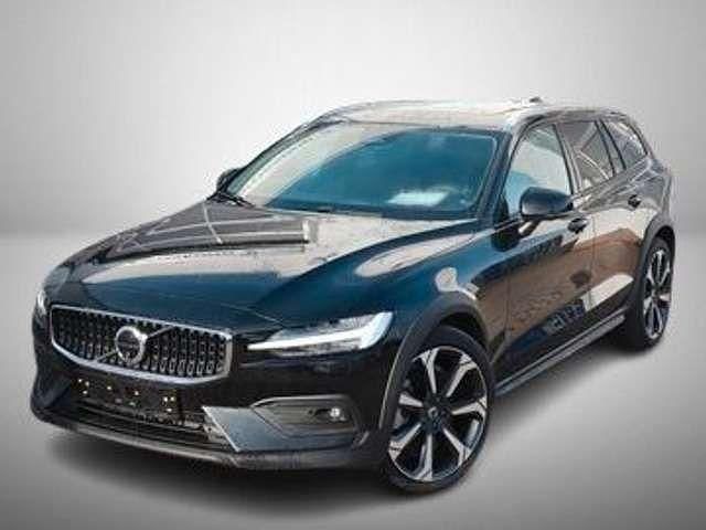 Gebraucht Volvo V60 CC Ultimate 250 PS (183 kW) 2024 Onyx black / metallic Kombi