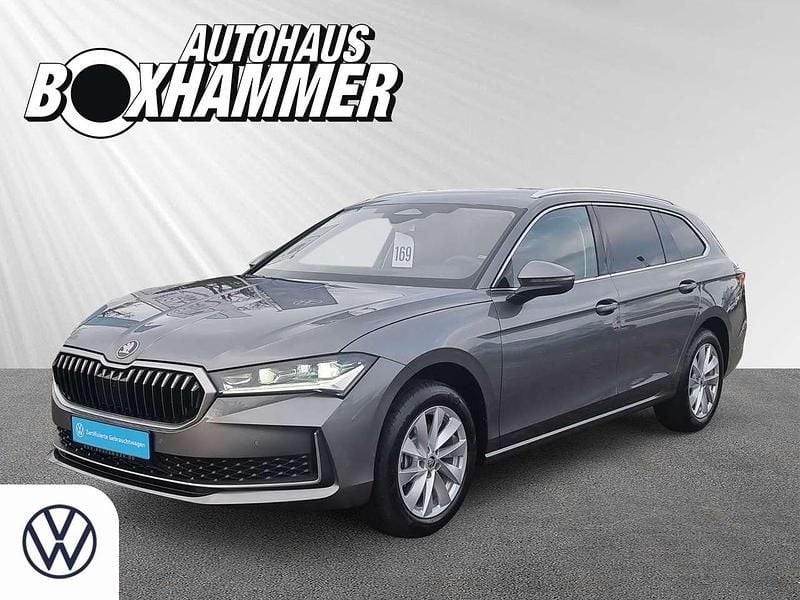 Graphite grau metallic Gebraucht 2024 Skoda Superb Selection Kombi | 42.970 € (Fairer Preis) - Bild 1/4