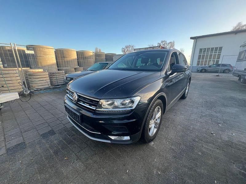 Schwarz Gebraucht 2016 VW Tiguan Highline SUV | 18.800 € (Fairer Preis) - Bild 1/4