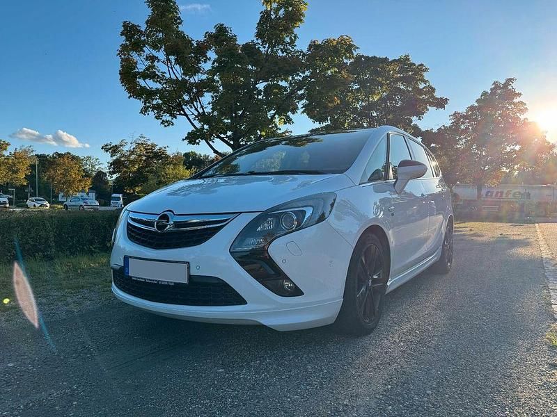 Weiß Gebraucht 2016 Opel Zafira Tourer OPC Van / Kleinbus | 11.990 € (Fairer Preis) - Bild 1/4