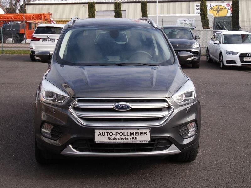 Gebraucht Ford Kuga Titanium 150 PS (110 kW) 2018 Grau SUV