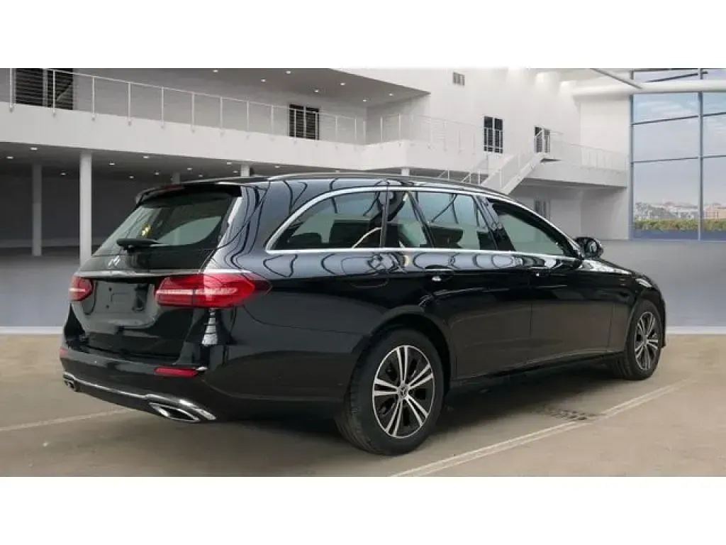 Usata Mercedes E220 220 CV (161 kW) 2022 Nero Station wagon